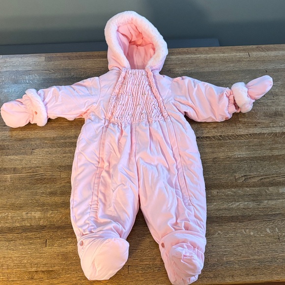 La Petite Rothschild Size 18 M Adorable Pink Snowsuit with Mittens and Booties - Picture 13 of 13